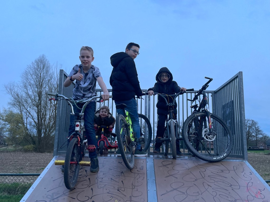 Wat opvalt in ons dorp #8: Zettense straatbende stunt tot de&nbsp;schemering